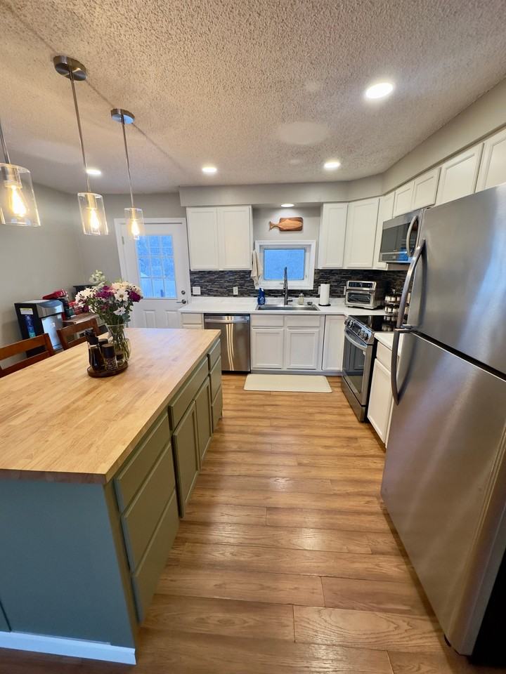1517 Tramon Ave - Photo 3 of 20