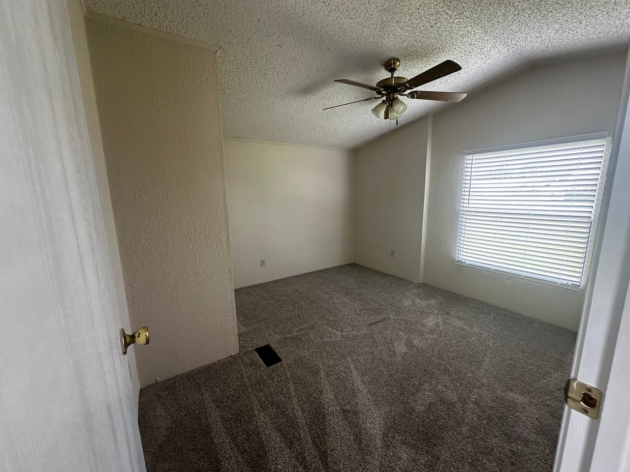 5609 Dublin Dr - Photo 6 of 15