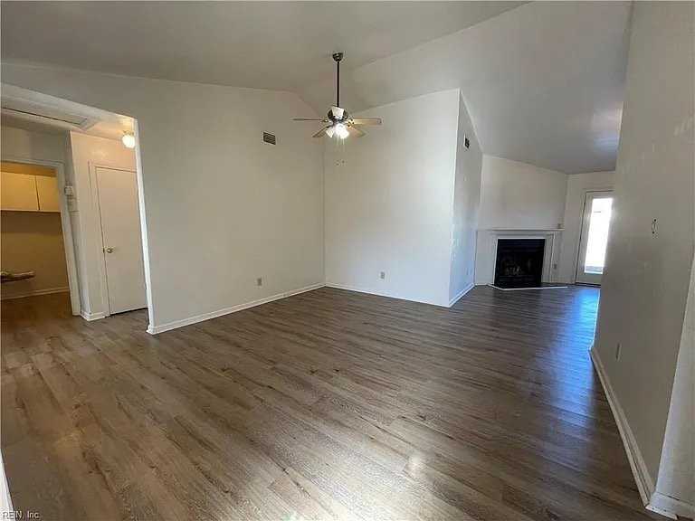 916 Bernstein Ct - Photo 3 of 10