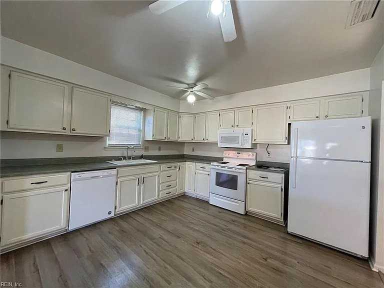 916 Bernstein Ct - Photo 5 of 10