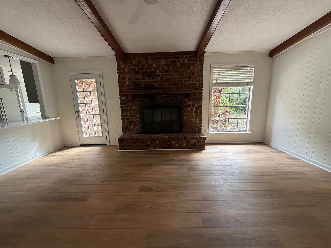112 Talbot Rd - Photo 6 of 16