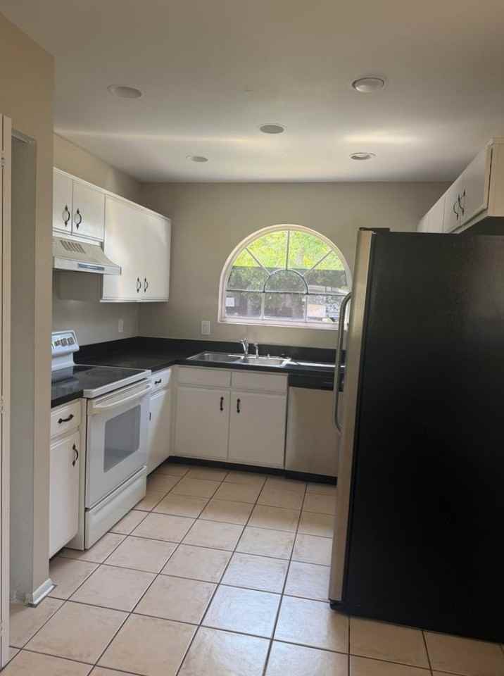 160 Edgewater Cir - Photo 5 of 14