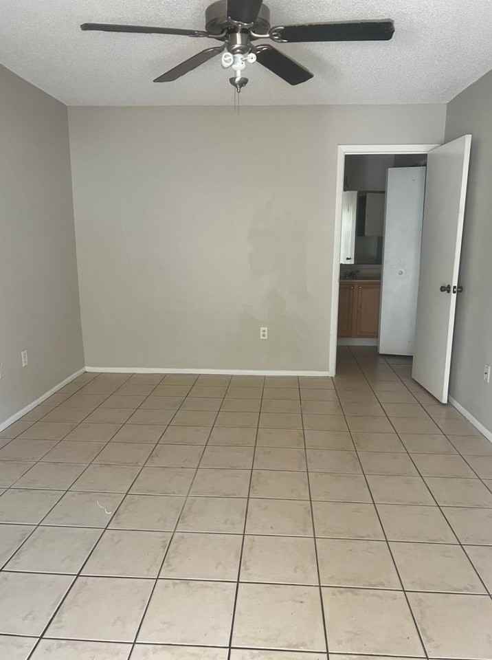 160 Edgewater Cir - Photo 7 of 14