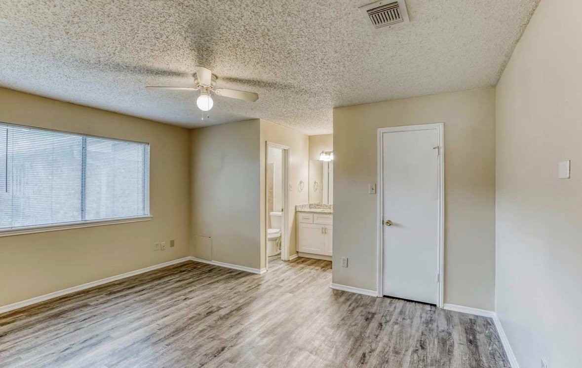 13818 N 37th Way - Photo 6 of 9