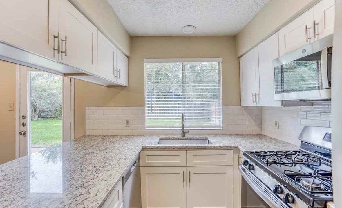 13818 N 37th Way - Photo 7 of 9