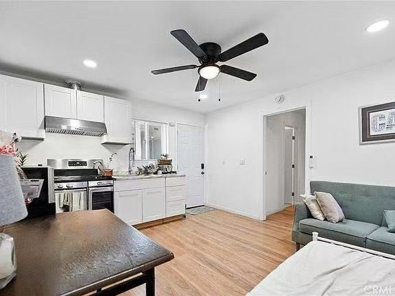 15221 Willard St - Photo 2 of 5