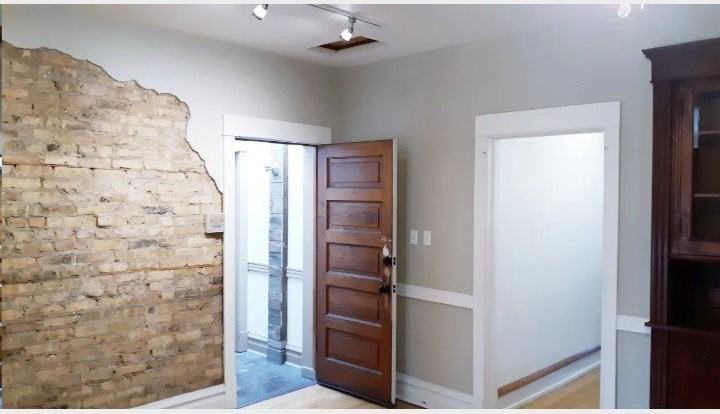 2857 N Damen Ave - Photo 2 of 20