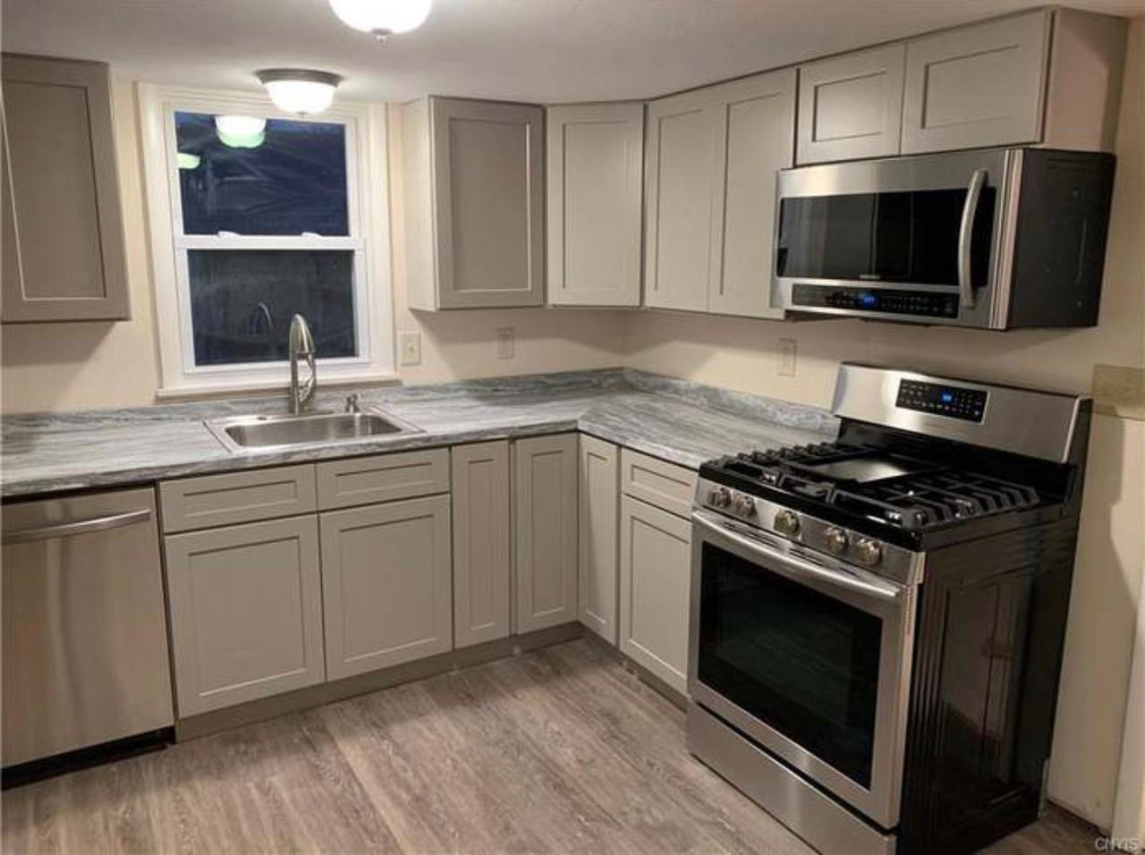 82 Lyndon Rd - Photo 5 of 16