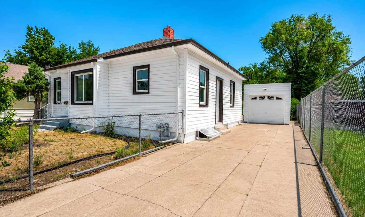 736 Jackson St - Photo 3 of 14