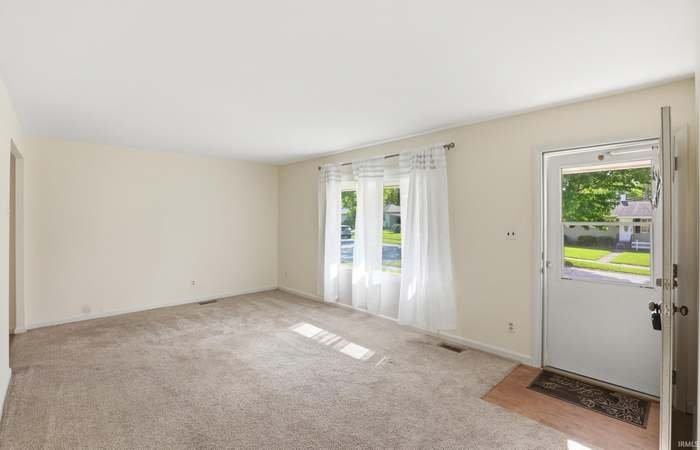 5117 Northcrest Dr - Photo 2 of 15