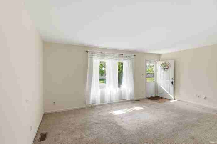 5117 Northcrest Dr - Photo 3 of 15