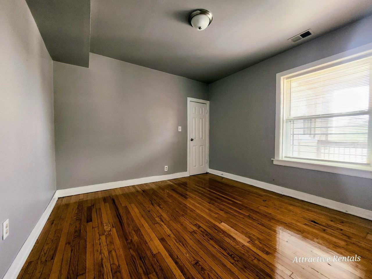 1617 W 78th St #2 - Photo 3 of 12