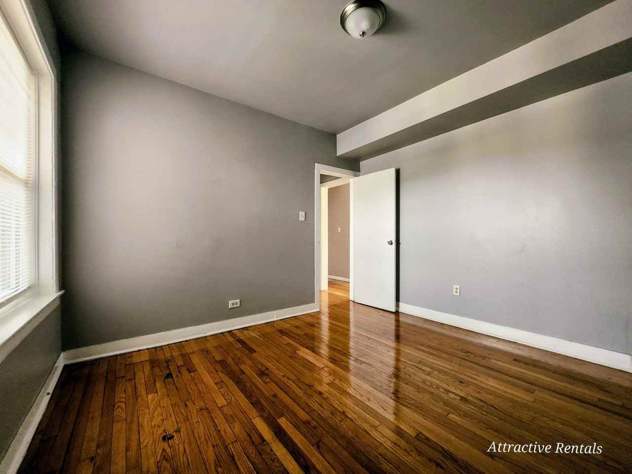 1617 W 78th St #2 - Photo 4 of 12
