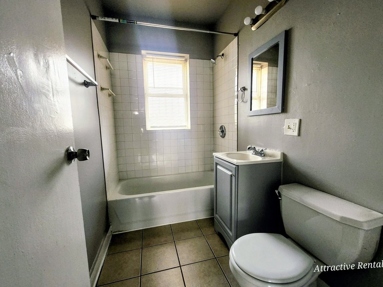 1617 W 78th St #2 - Photo 5 of 12