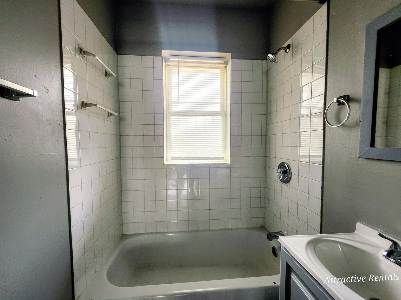 1617 W 78th St #2 - Photo 6 of 12
