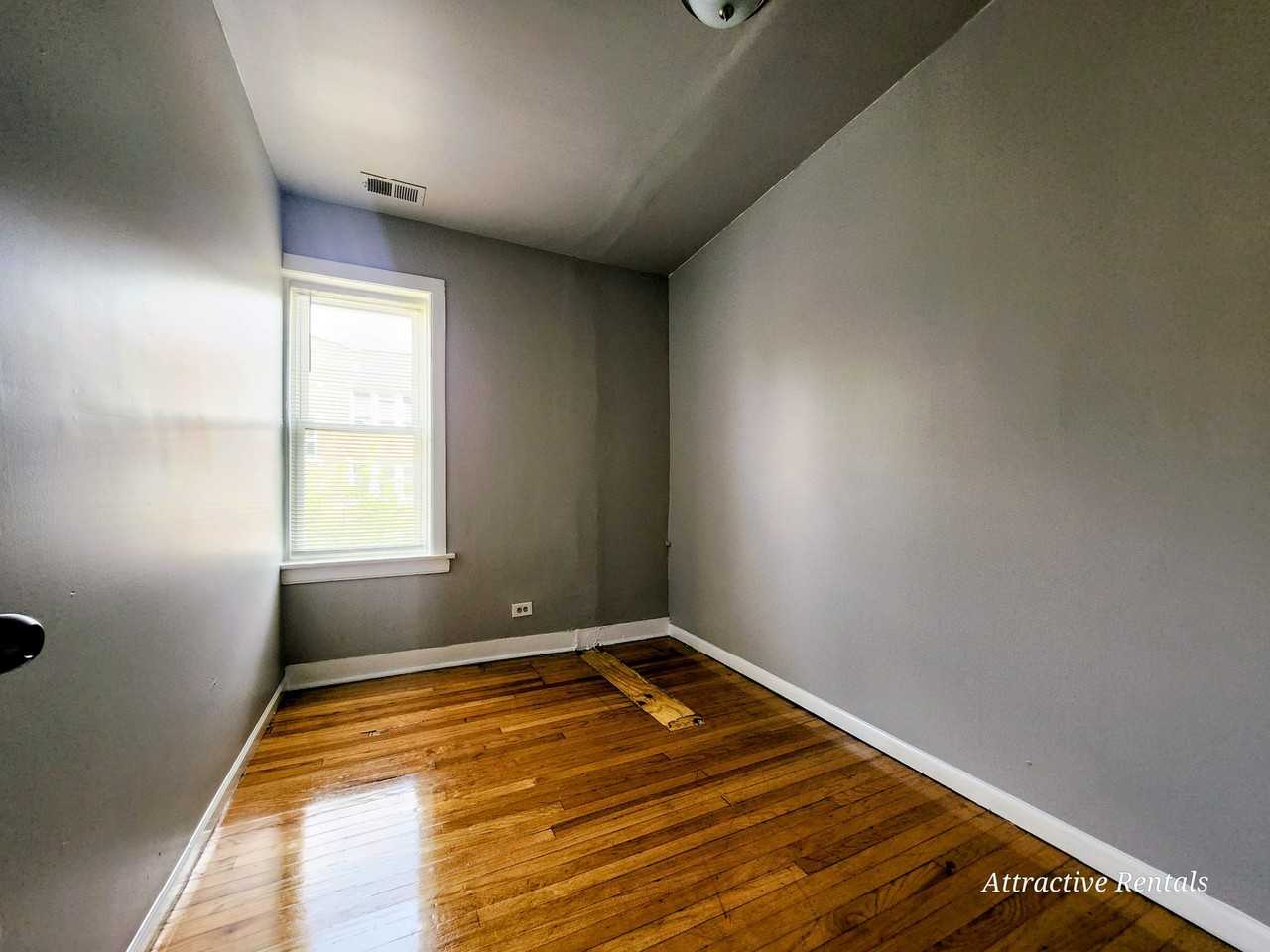 1617 W 78th St #2 - Photo 7 of 12