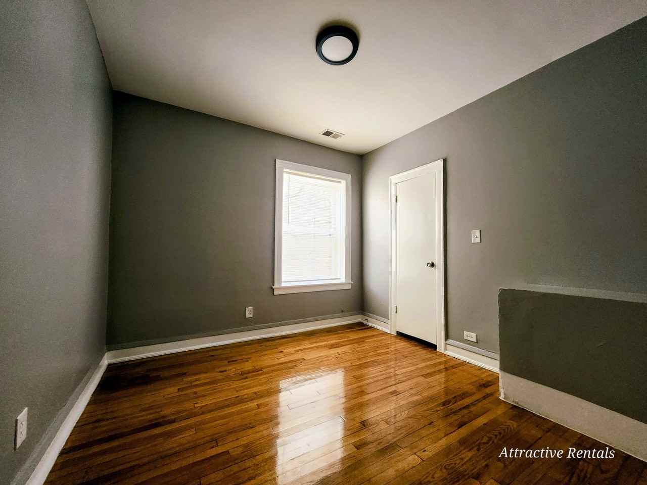 1615 W 78th St #1 - Photo 4 of 13