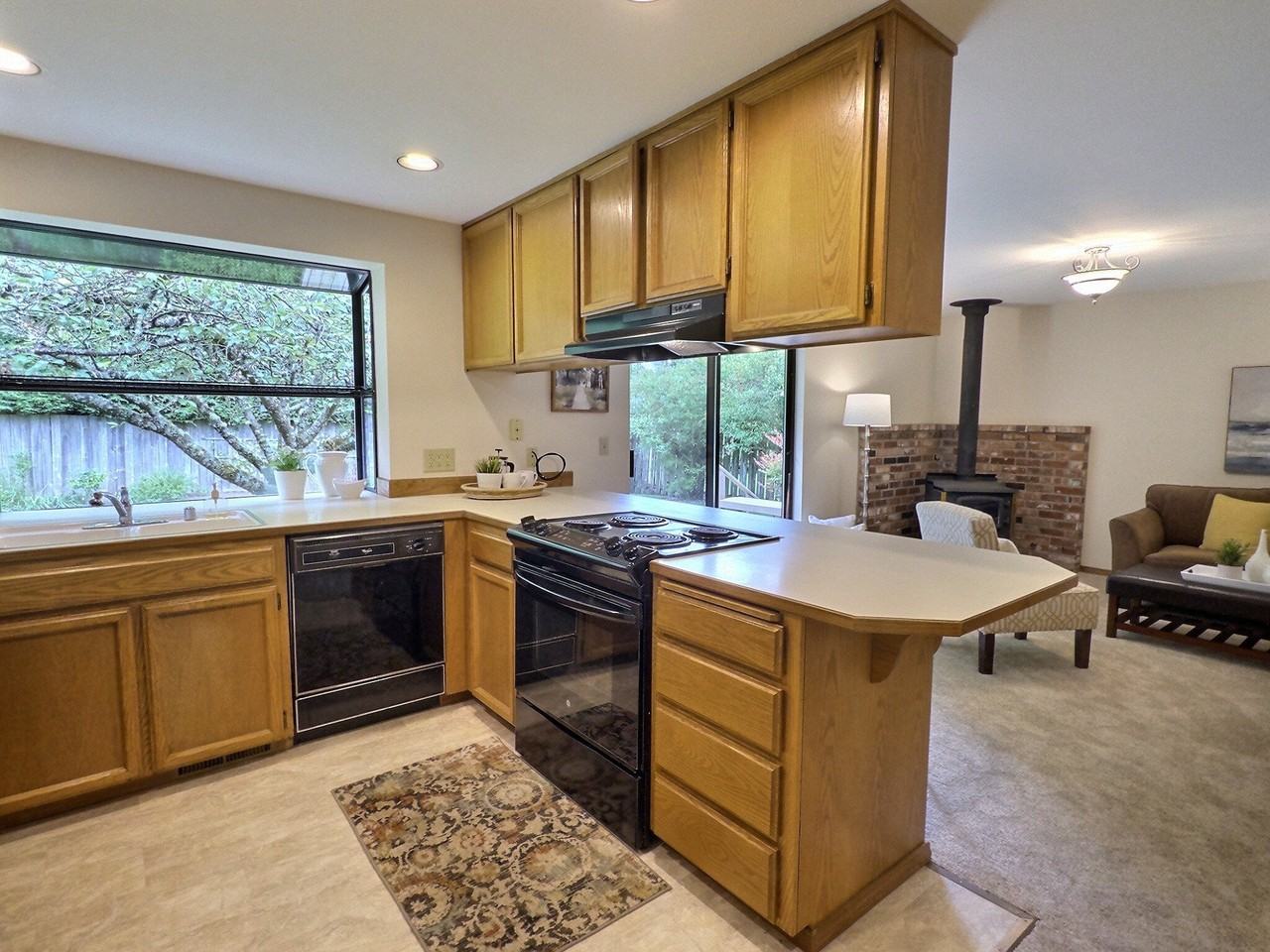 3910 Maple Rd - Photo 4 of 20