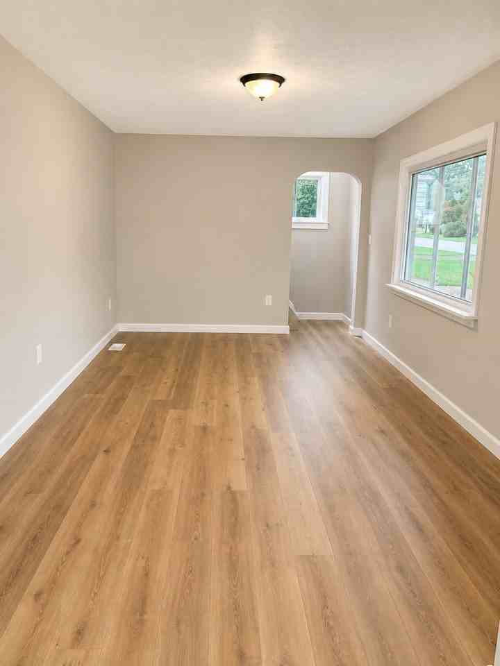 1310 E 360th St - Photo 6 of 11