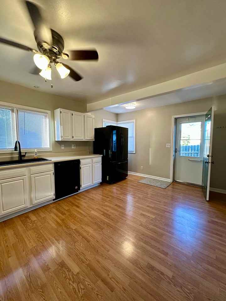 2944 Arbor St - Photo 3 of 18