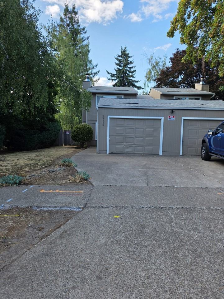 1373 Fabry Rd Se - Photo 2 of 30