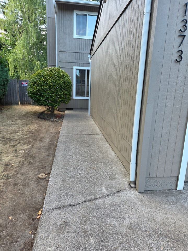 1373 Fabry Rd Se - Photo 3 of 30