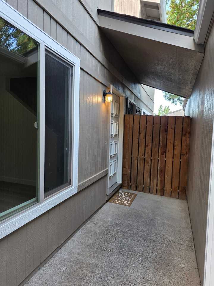 1373 Fabry Rd Se - Photo 5 of 30