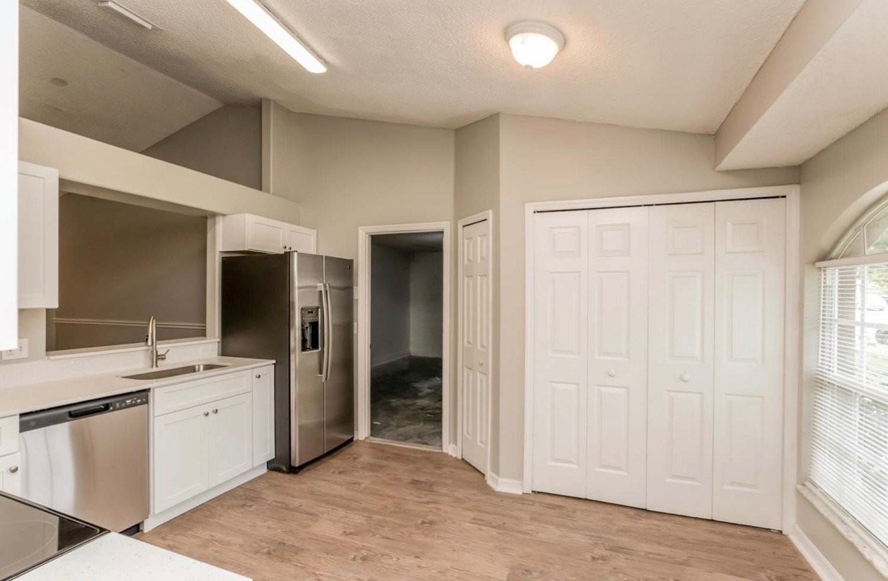 1127 Cord Ct - Photo 3 of 13