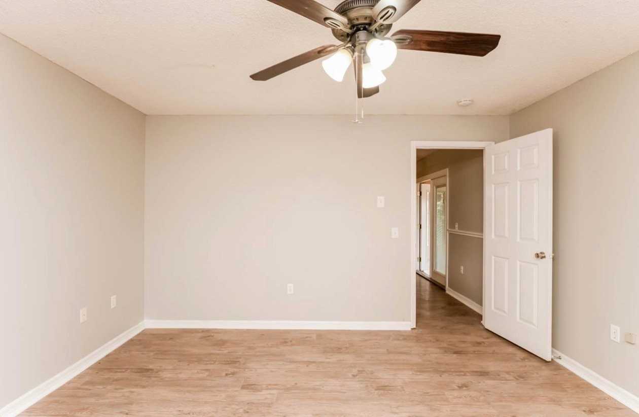 1127 Cord Ct - Photo 5 of 13