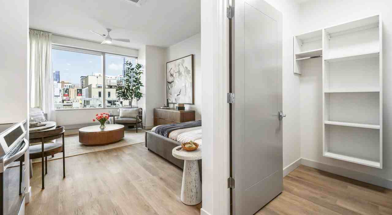 129 W Illinois St #821 - Photo 3 of 20
