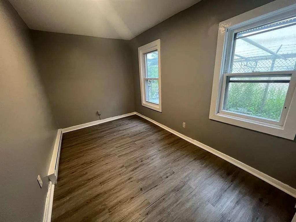 93 Spruce St #1R - Photo 3 of 10