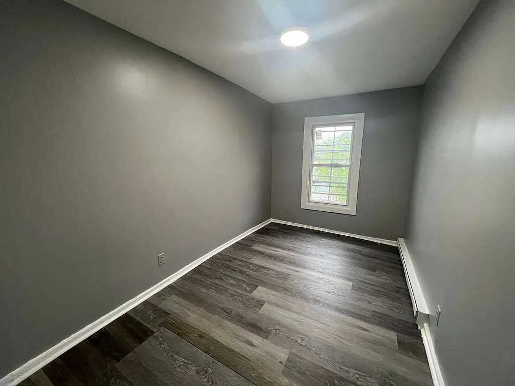 93 Spruce St #1R - Photo 5 of 10