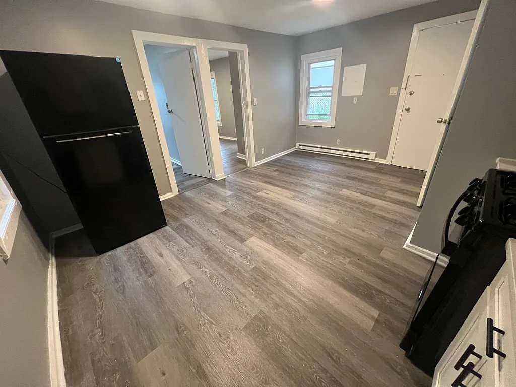 93 Spruce St #1R - Photo 6 of 10