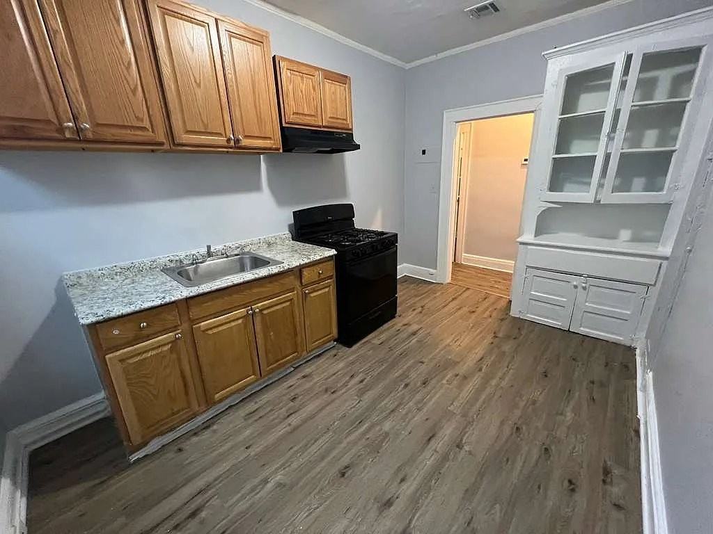 309 Park Ave #4C