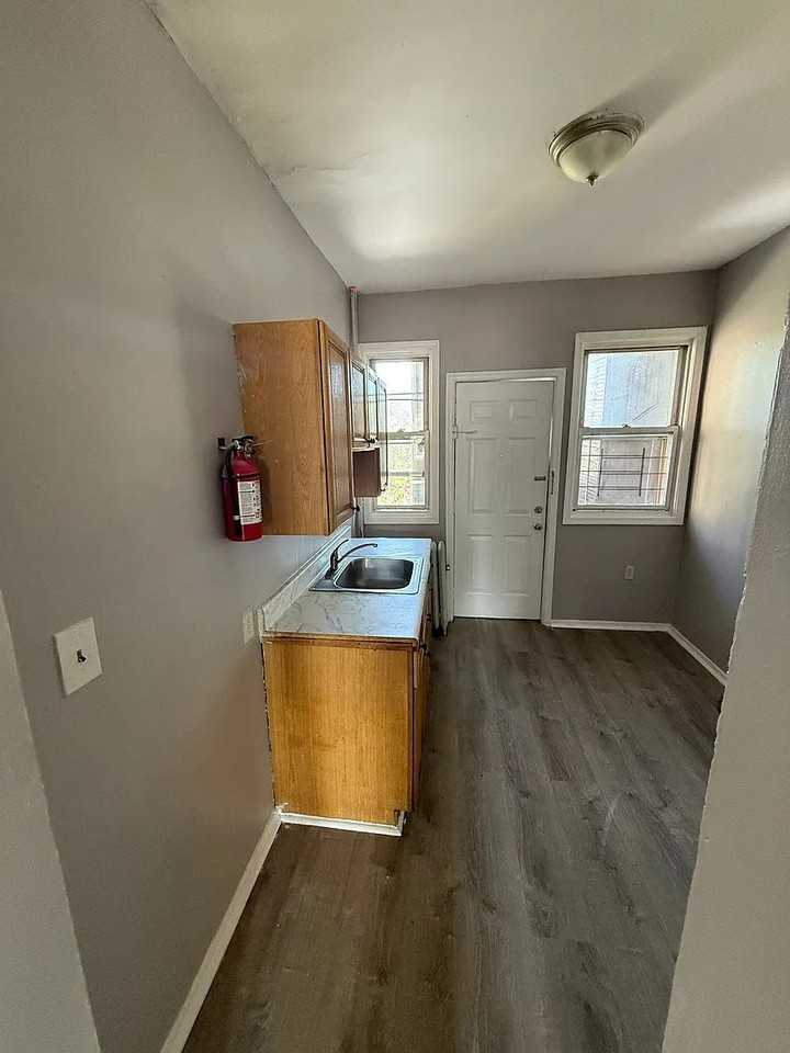 353 Fair St #4 - Photo 2 of 9