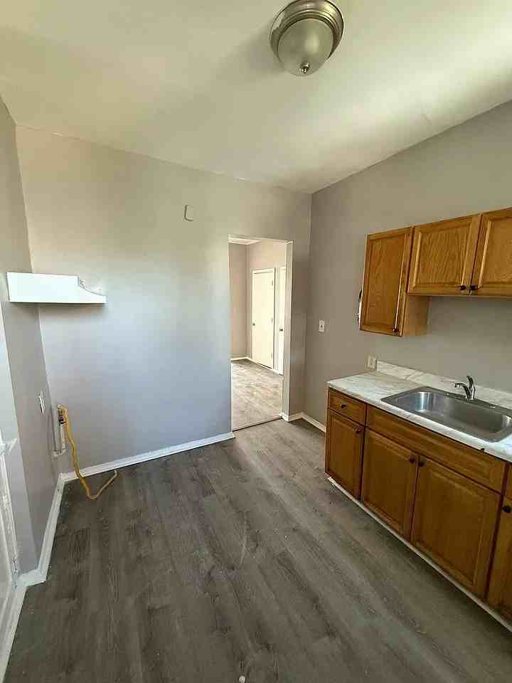 353 Fair St #4 - Photo 3 of 9