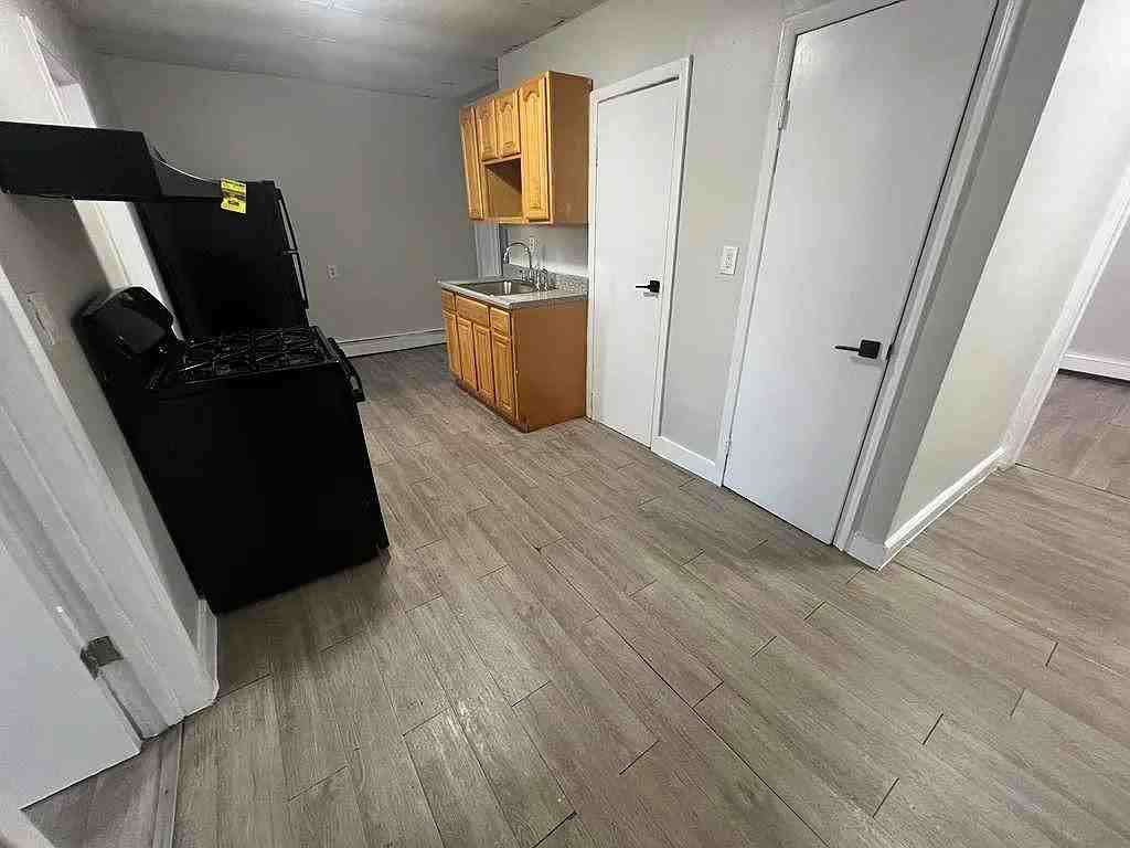 545 E 38th St #10 - Photo 3 of 12