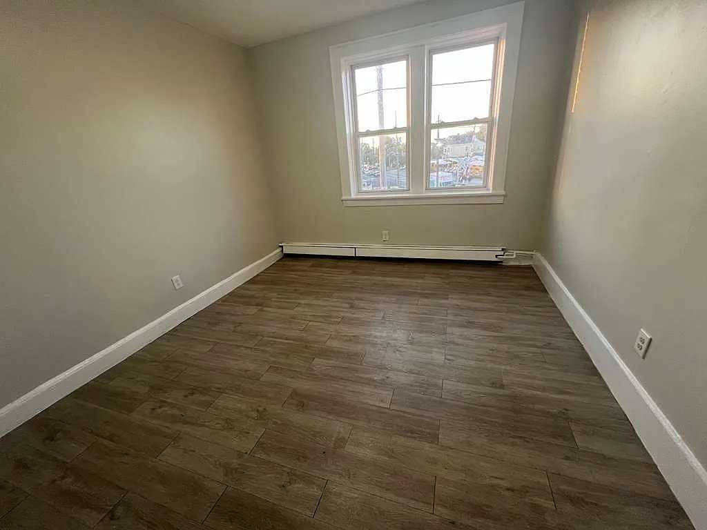 545 E 38th St #10 - Photo 5 of 12