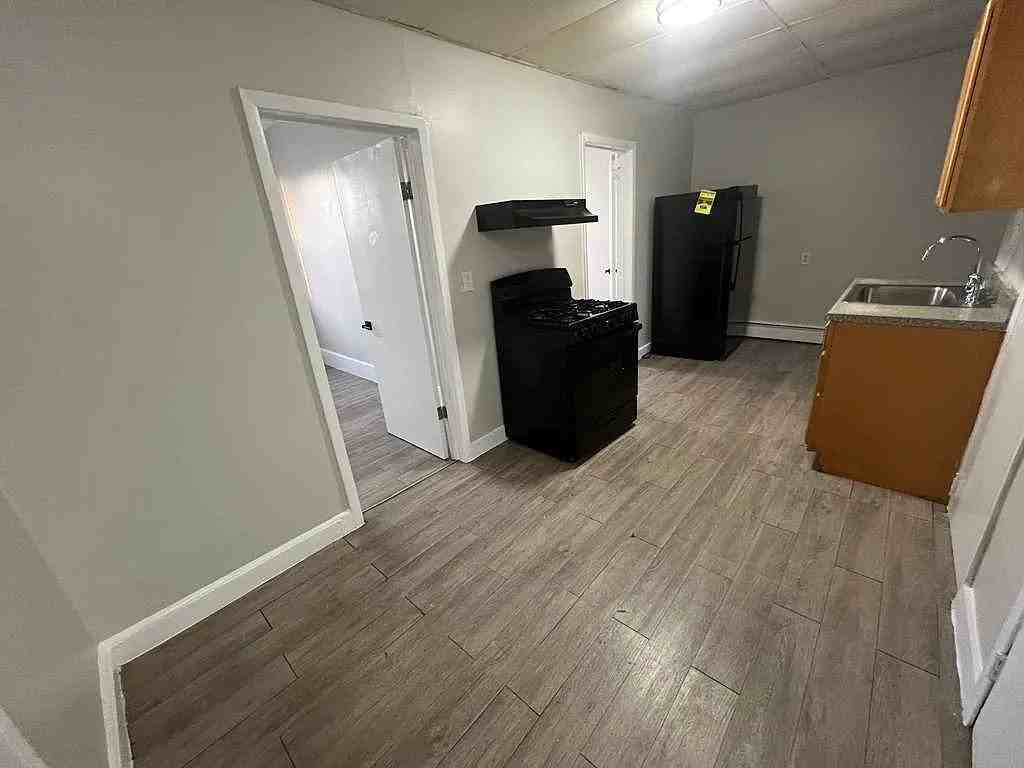 545 E 38th St #10 - Photo 6 of 12