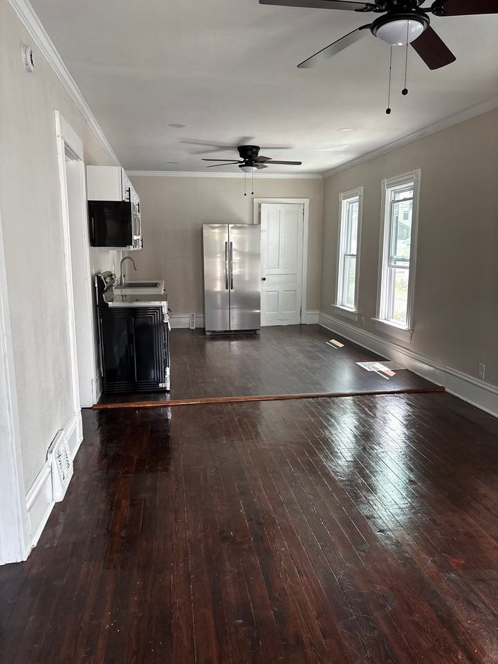 1827 Franklin St - Photo 3 of 17