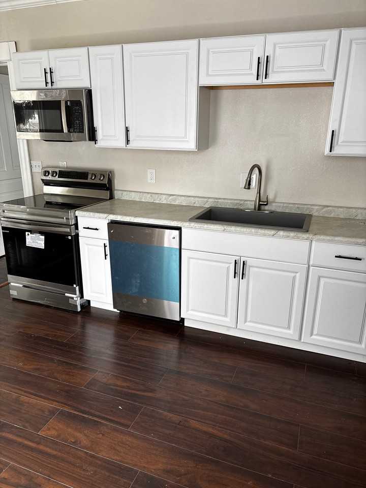 1827 Franklin St - Photo 4 of 17