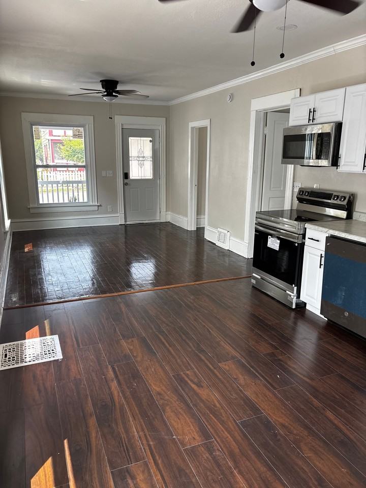 1827 Franklin St - Photo 7 of 17