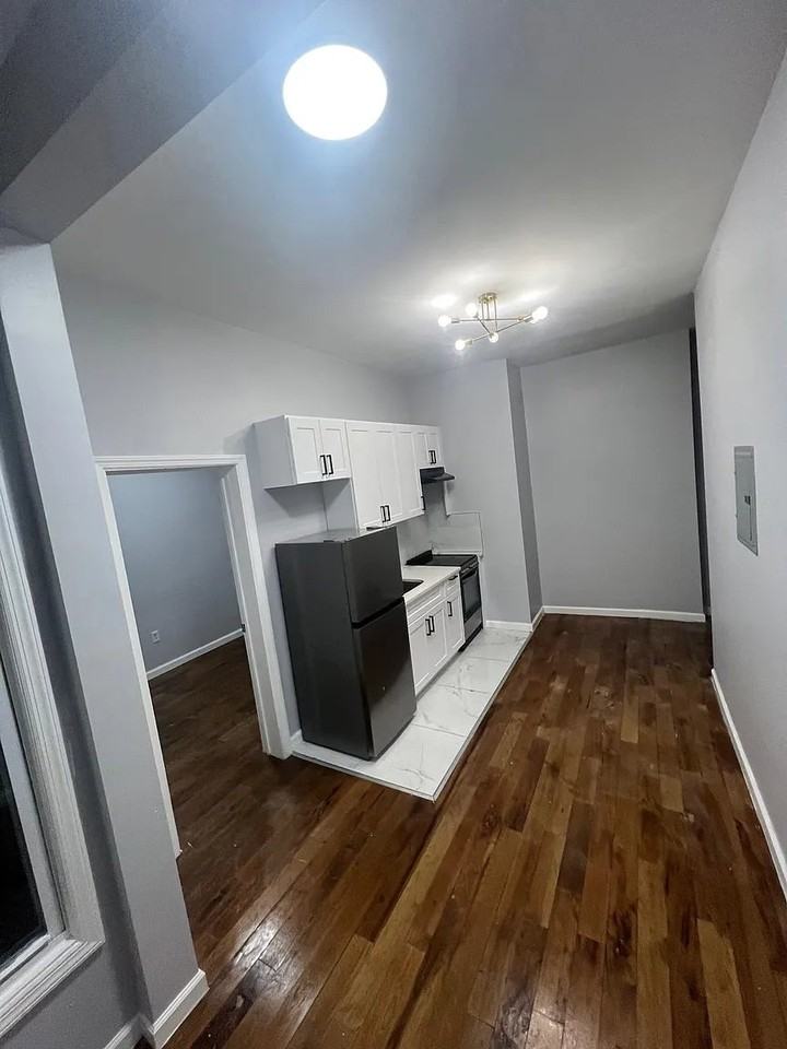 276 Broadway #1-2 - Photo 3 of 6