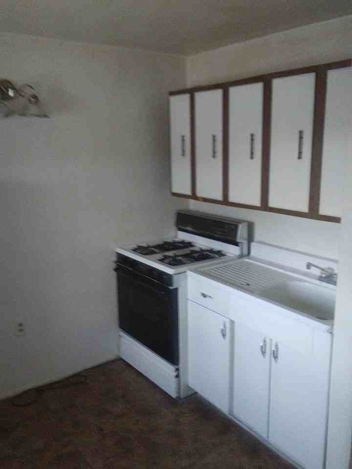 111 N 8th St #D - Photo 3 of 7