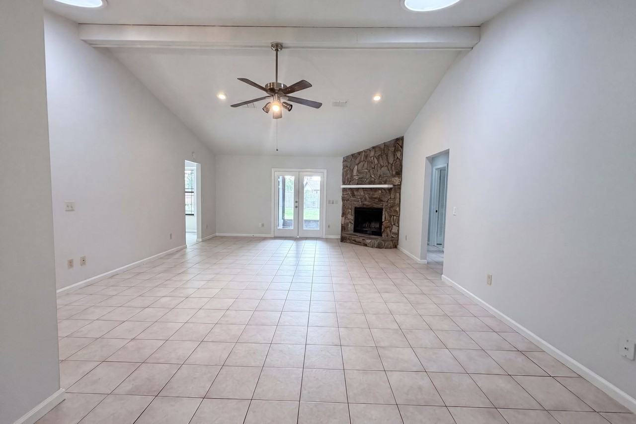 2442 Longwood St #NA - Photo 2 of 14