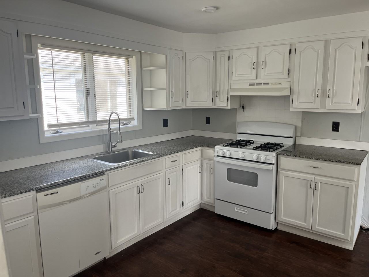 155 W Oneida St #NA - Photo 4 of 18