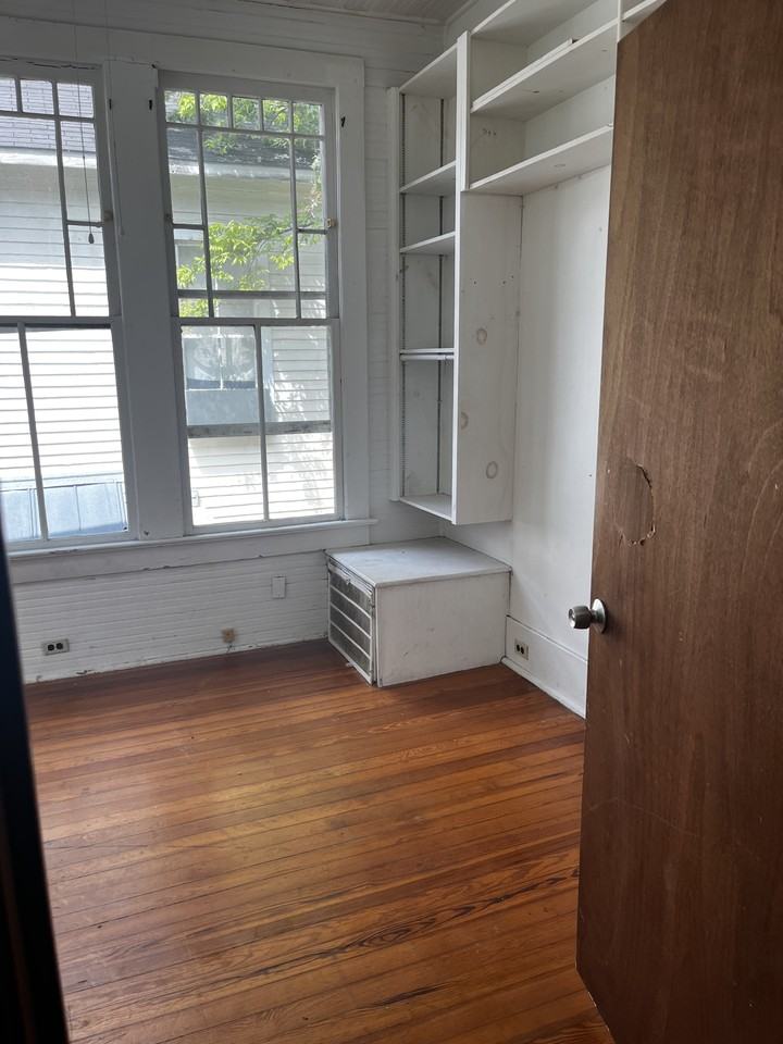 1111 Harrison St #B - Photo 4 of 7