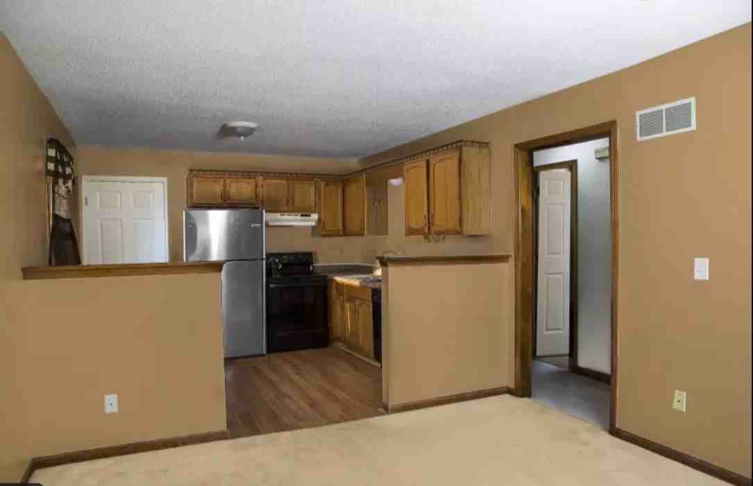 5516 Nw Cimarron Dr - Photo 2 of 10