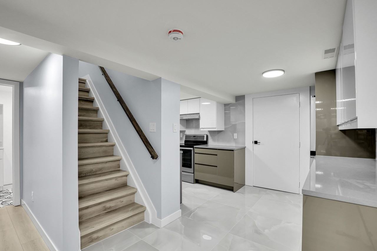 934 Smyth Road - Photo 3 of 18