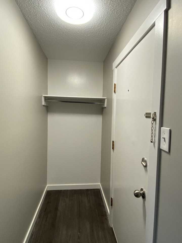 10260 116 St Nw - Photo 2 of 13